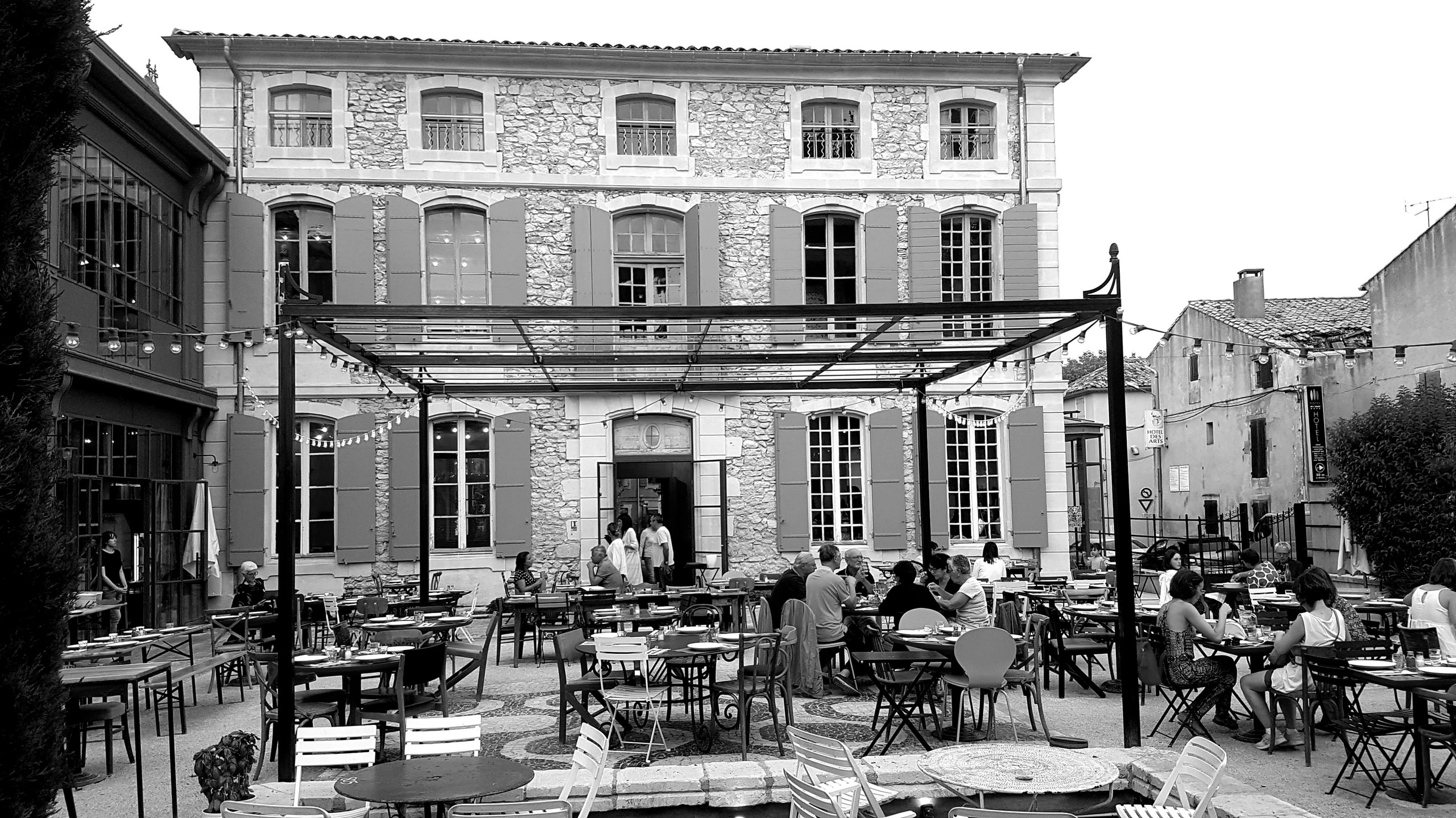 Maison Mistral, Bistrot les Pieds dans l'eau