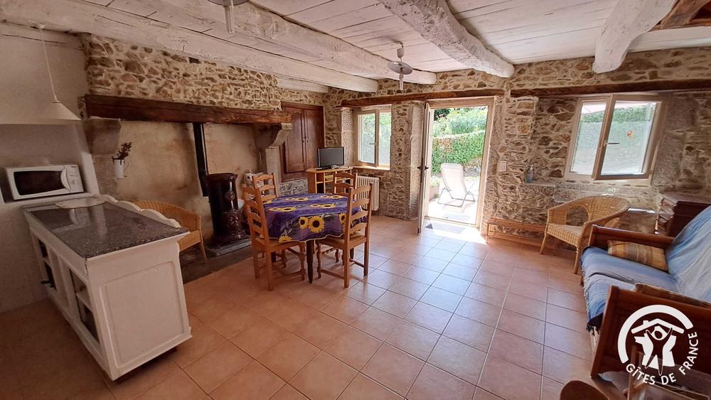 G224 - Guyor - Le Bez - Coin repas