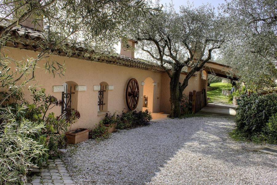 Les Oliviers de St-Jeannet- Entrée de la propriété - Gîtes de France Alpes-Maritimes