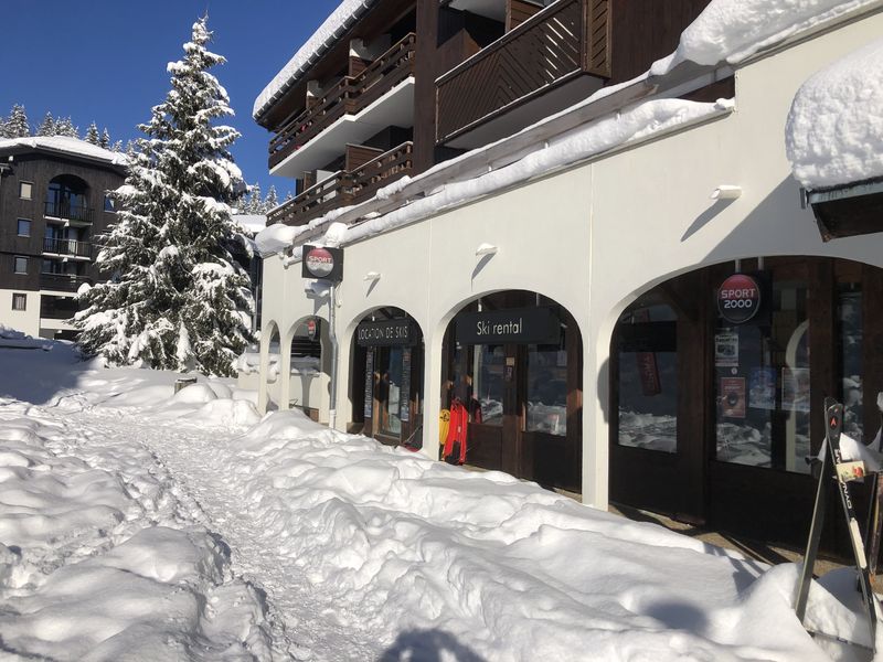 Extérieur magasin Sport 2000 Morillon 1100