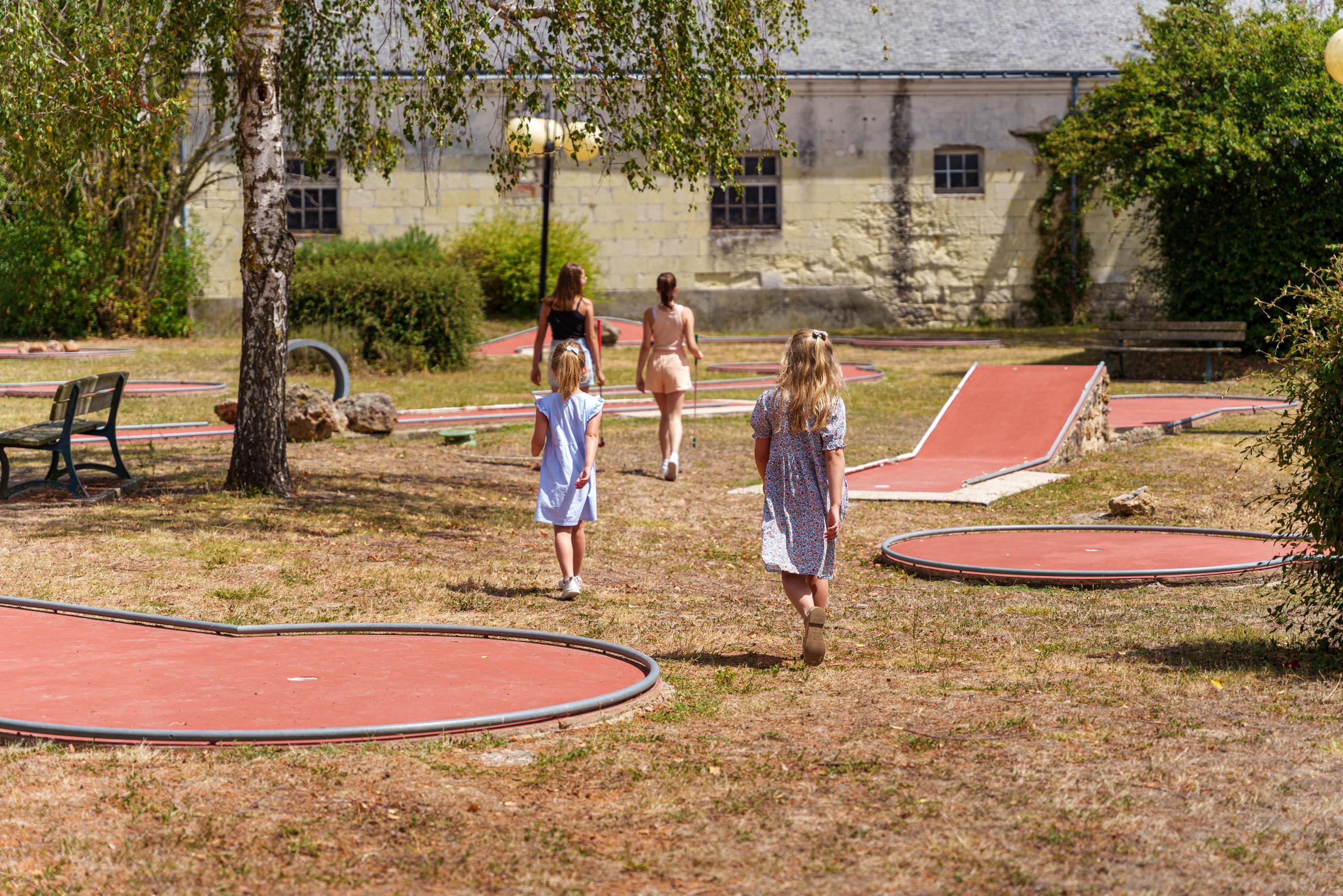 Mini-golf au Domaine de Roiffé