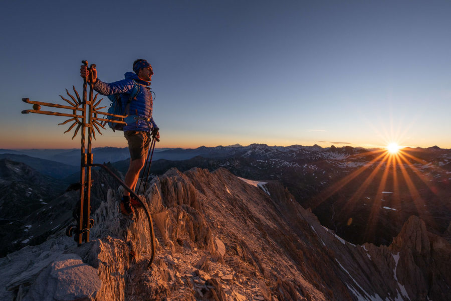 Alpinisme jusqu'à la Pointe des Cerces à Valloire lever de soleil