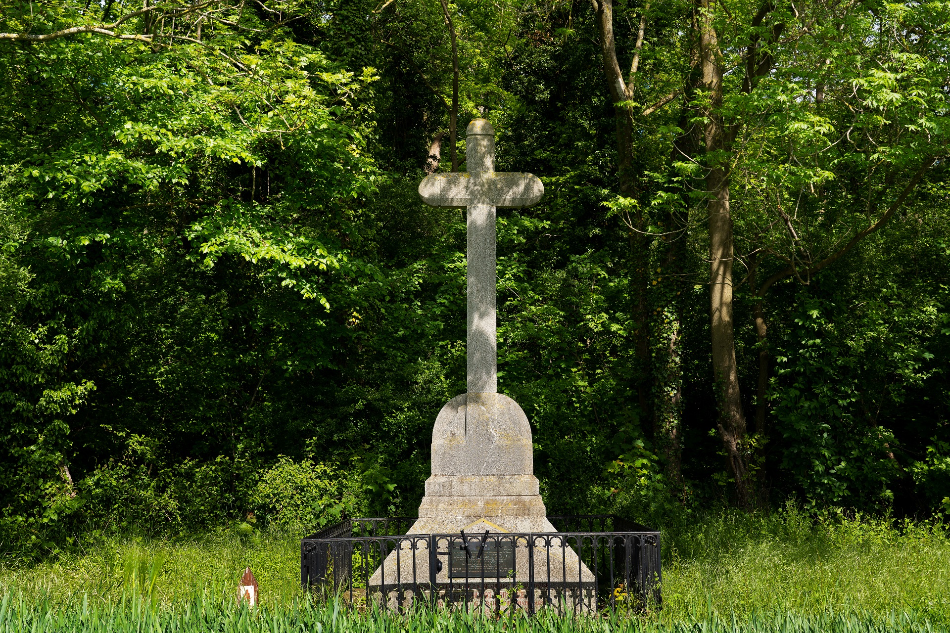 Tombe du Capitaine Hugot-Derville