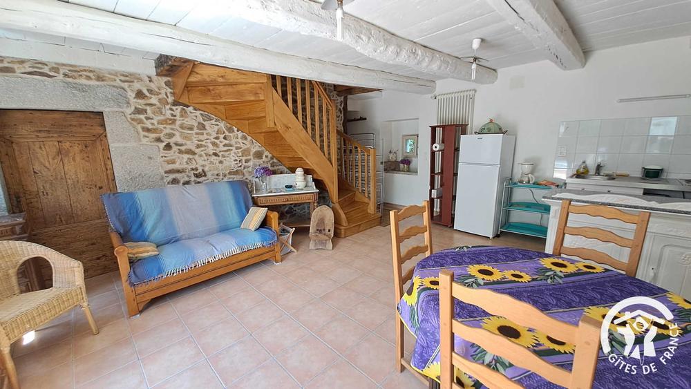 G224 - Guyor - Le Bez - Vue du salon
