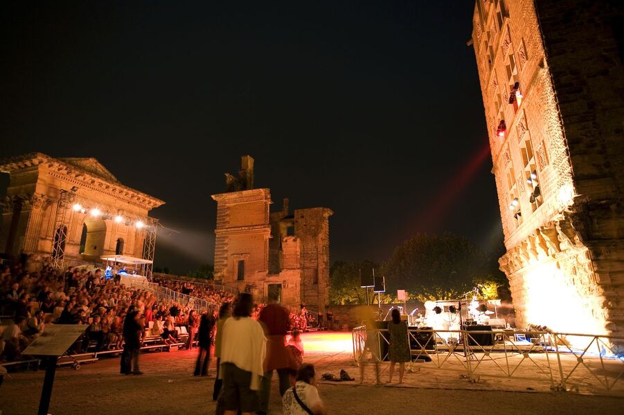 Château La Tour d'Aigues