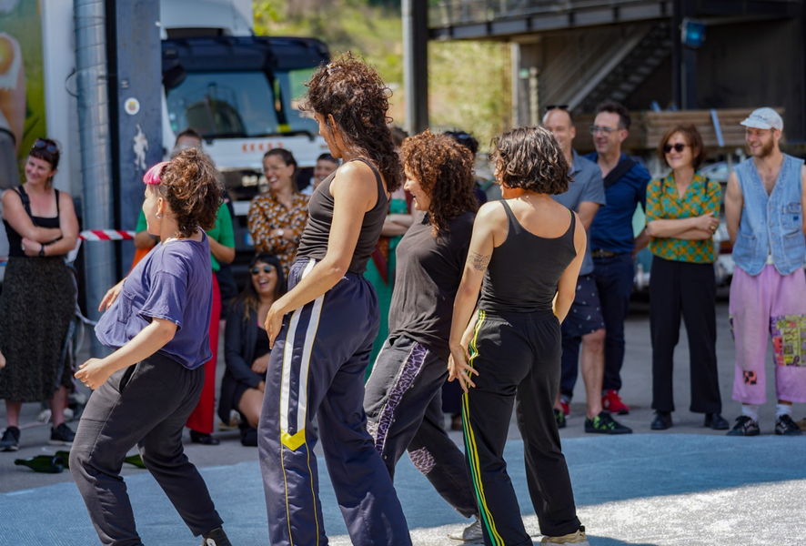 Parade d'intimidation Aigre-douce  - Spectacle Est Dans La Rue_La Toussuire