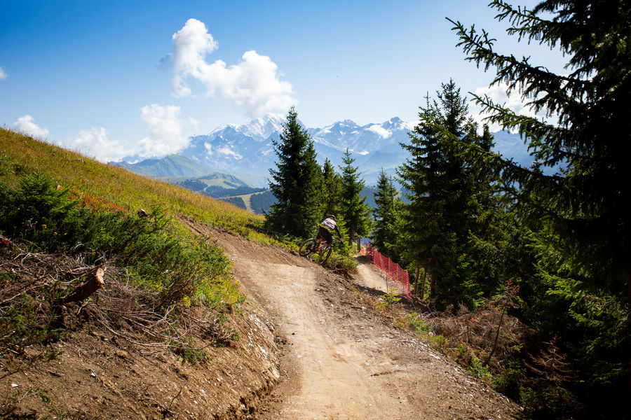 piste-bleue-bikepark-les-saisies