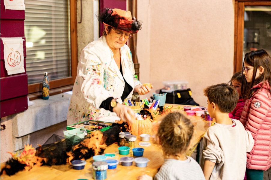 Trick-or-treat bag workshop