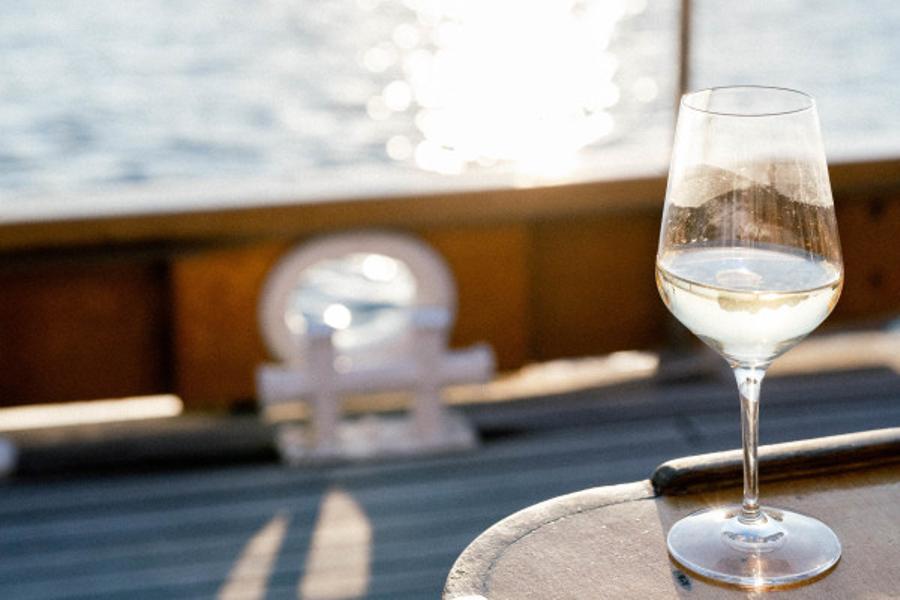 Apéro du midi : Huîtres & Vin blanc sur le Don du Vent