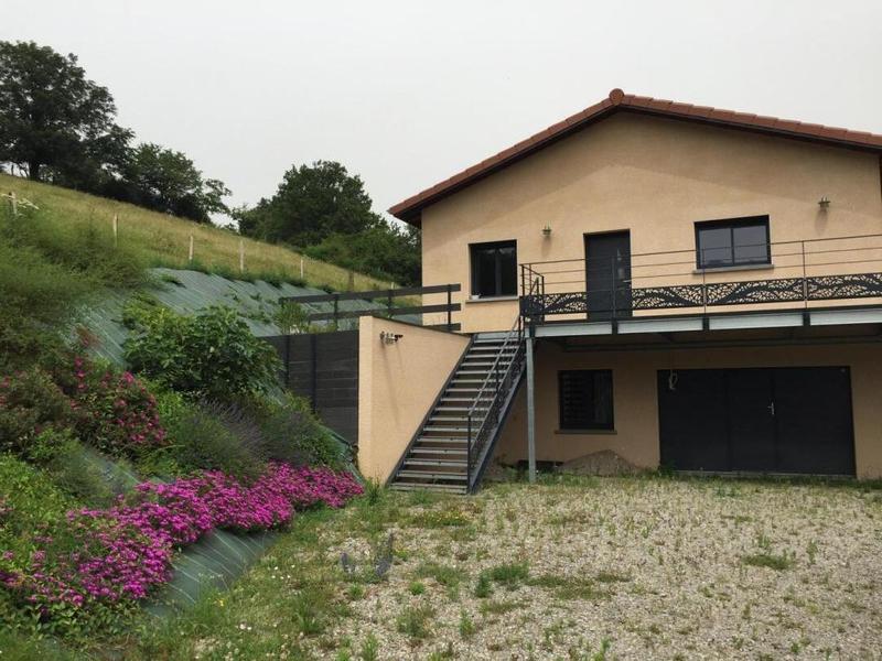 Gîte/maison de vacances indépendante \'La Belle Vie Là!\' à Saint-Forgeux (Rhône, Beaujolais, proximité Tarare et Lac des Sapins) : la maison.