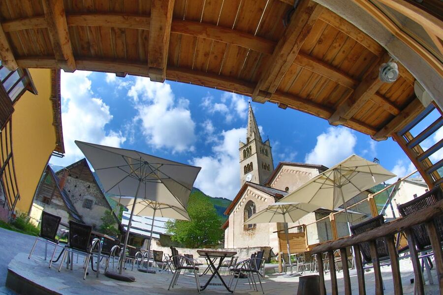 ou manger centre village église - © ©AuVialaou Au Vialaou centre village névache - © ©AuVialaou