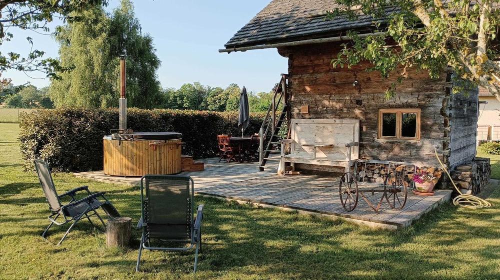 Une grande terrasse ombragée