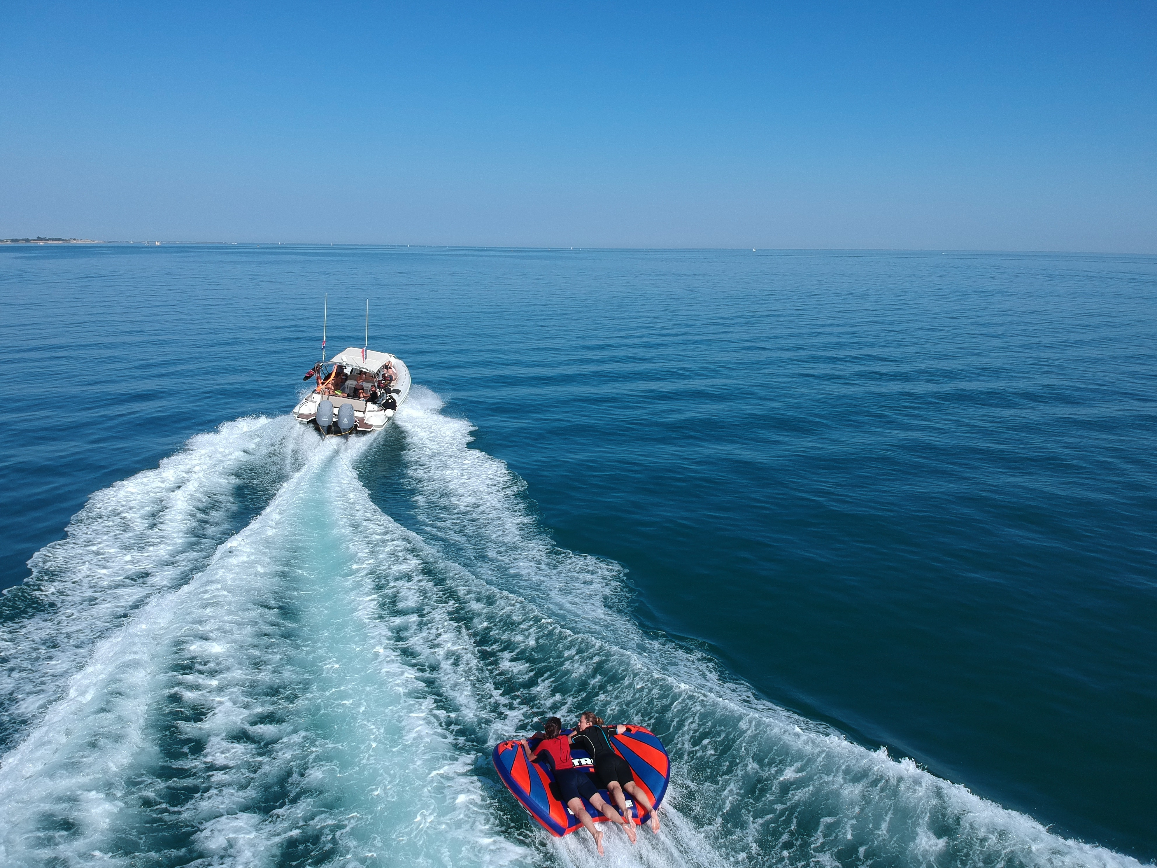 Bouée tractée, ski nautique, wakeboard par Île de Ré Nautisme