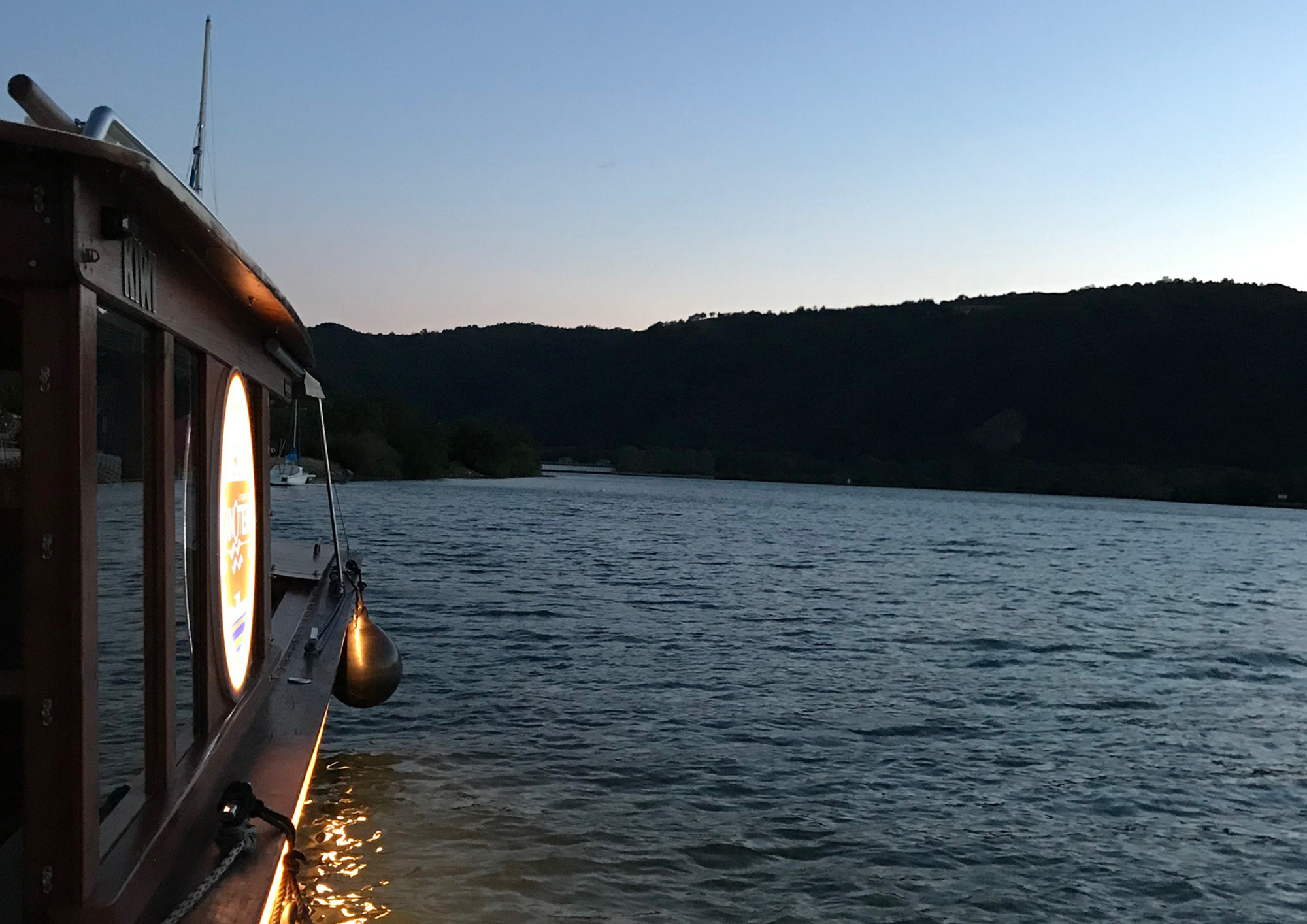 Croisière Wine Man Show avec Epicur Yann et les canotiers_Tournon-sur-Rhône