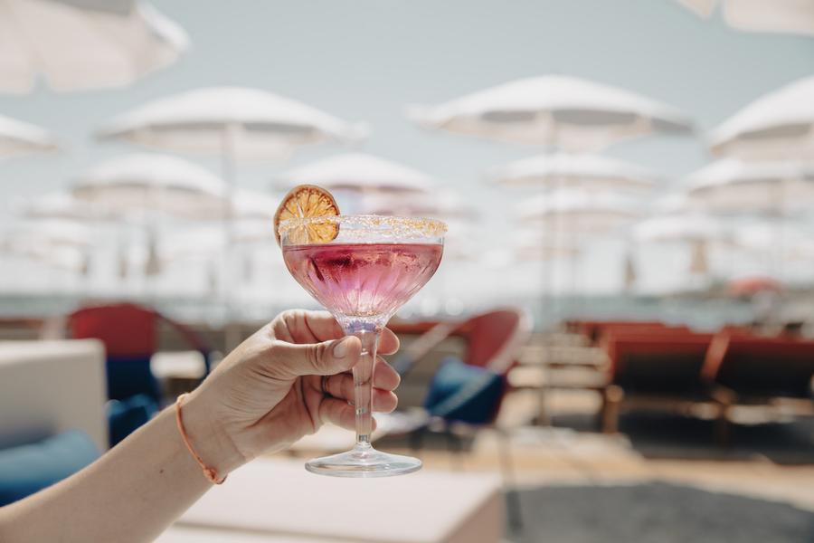 Cocktail au bord de mer, baia bella plage beaulieu-sur-mer