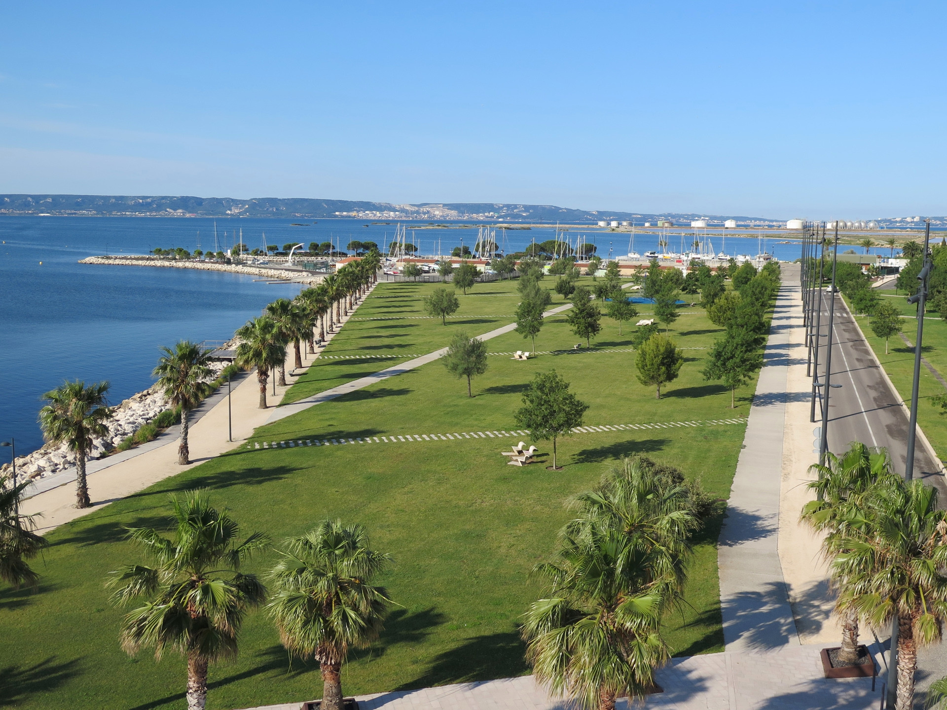 Bouches-du-Rhône en Paysages - Berre, à Fleur d'Etang