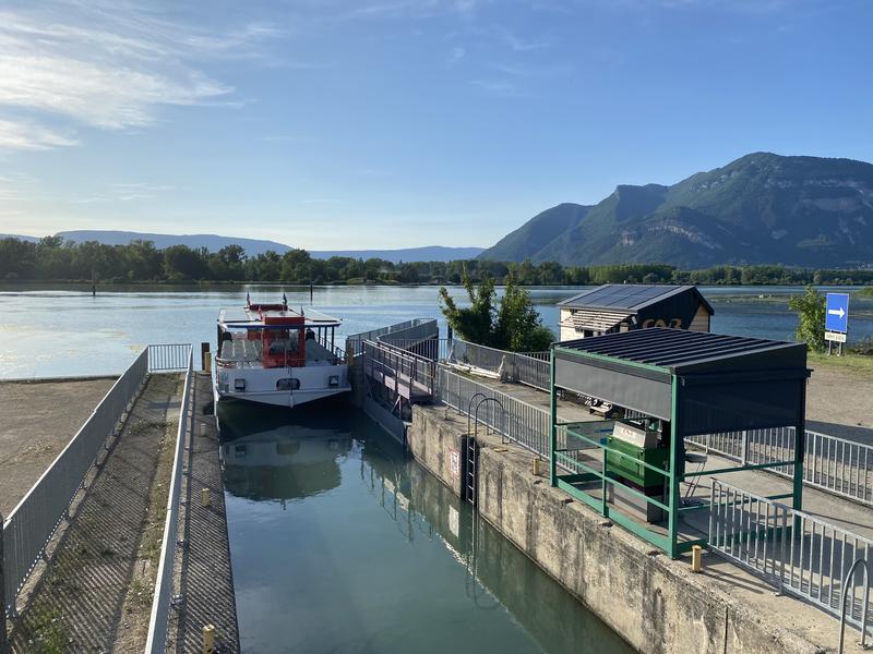 Passage de l'écluse de Savières