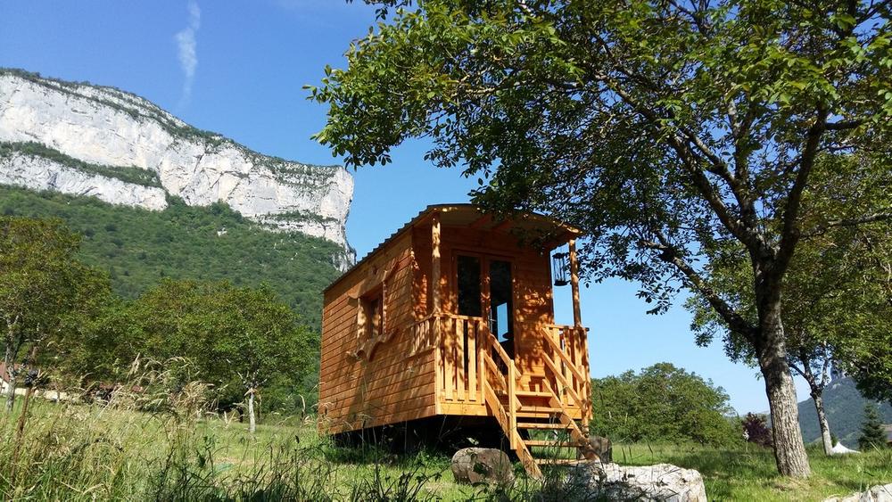 La roulotte Tourtereaux à La Ferme du Clos
