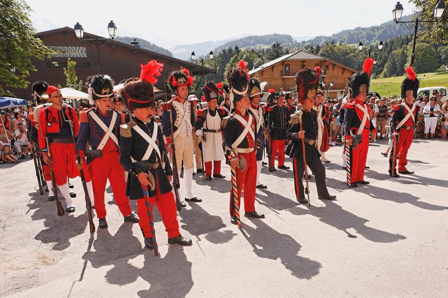 Grenadiers en pleine manœuvre à Cordon