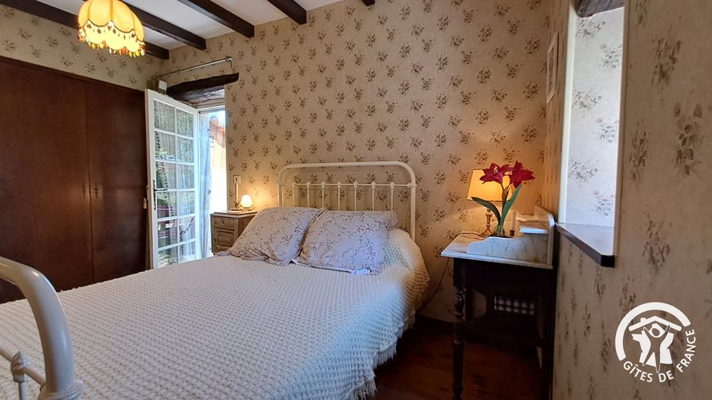 Chambre avec accès sur le jardin