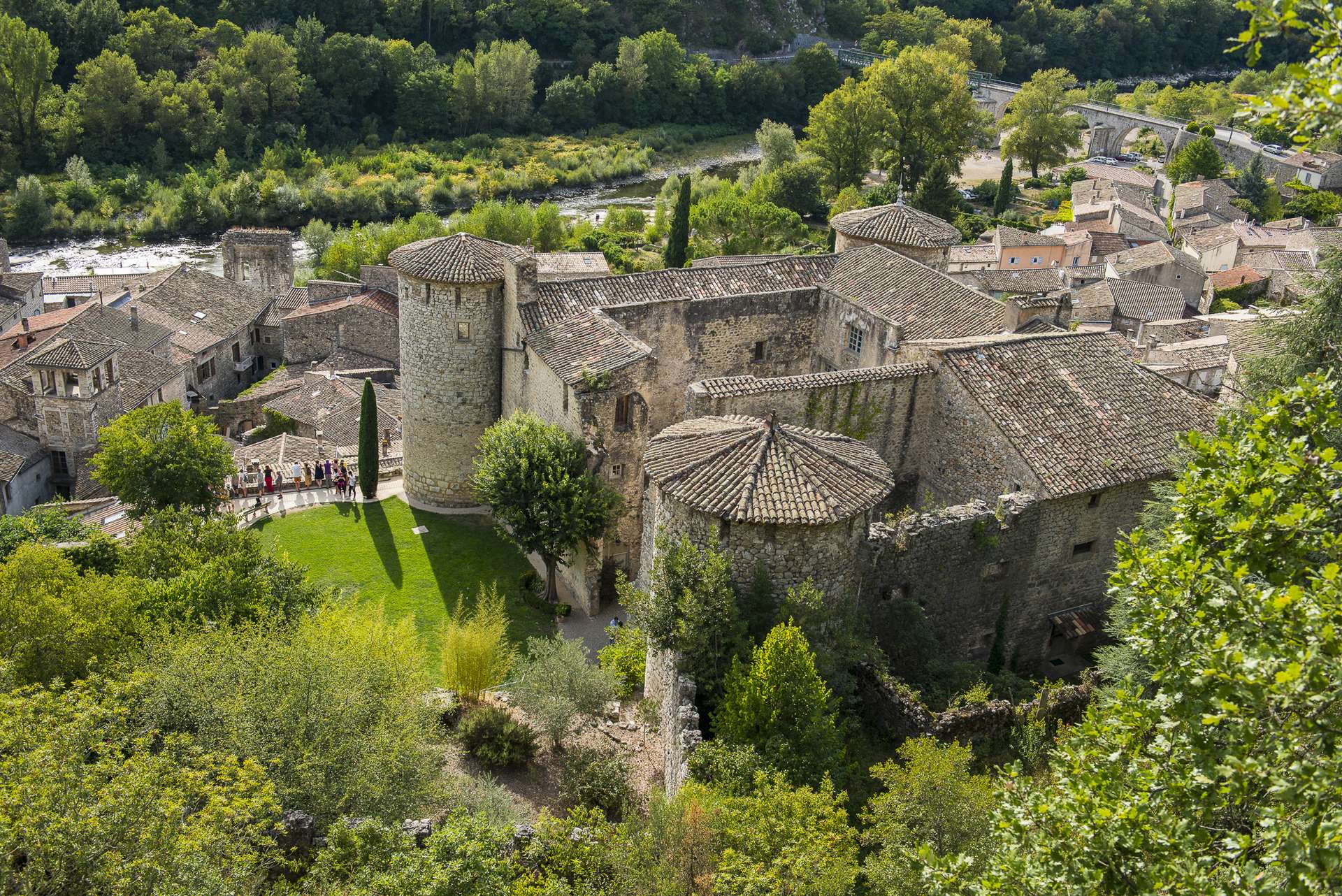 Soirée œnophile :la grande tablée au château