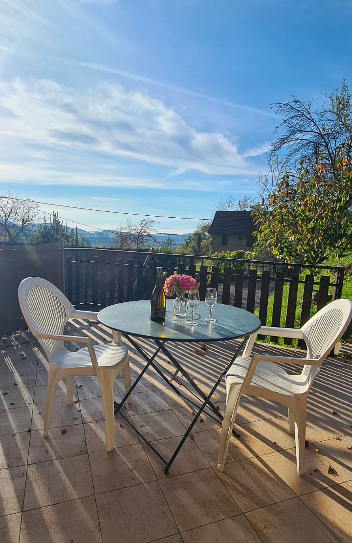 Terrasse du gîte Les hortensias à Aiguebelette-le-Lac