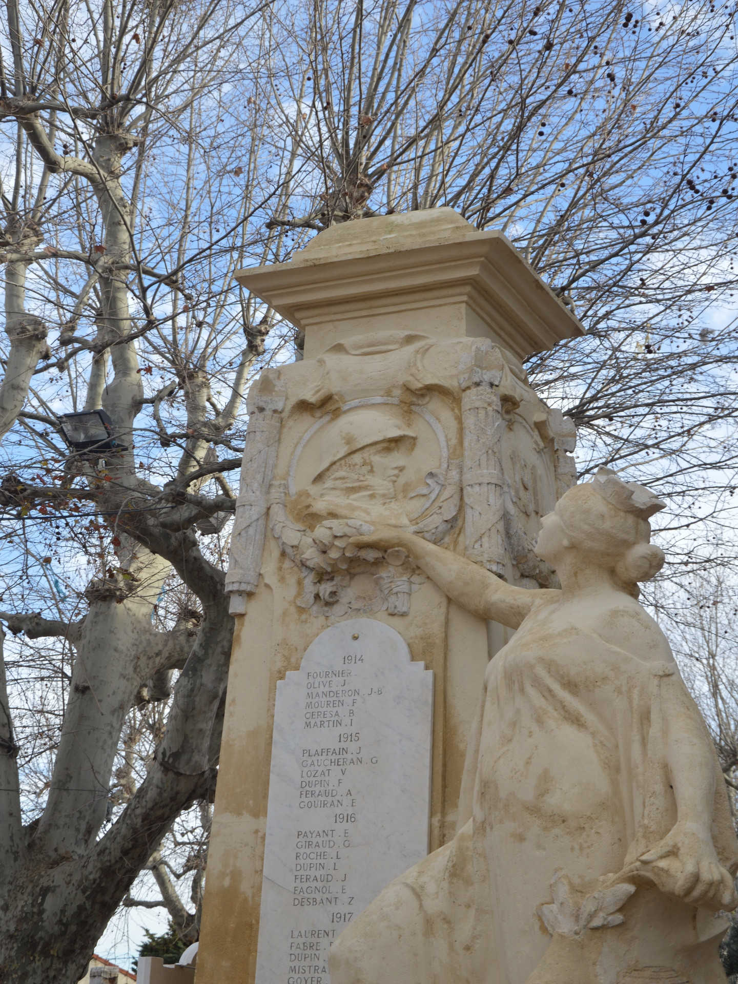 Monument aux morts  France Provence-Alpes-Côte d'Azur Bouches-du-Rhône Marignane 13700