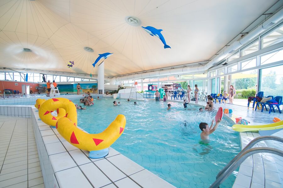 Un bassin intérieur du centre aquatique de Châtelaillon-Plage