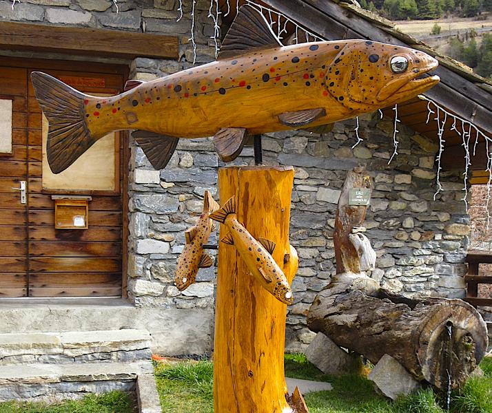 Grosse truite en bois Grosse truite en bois