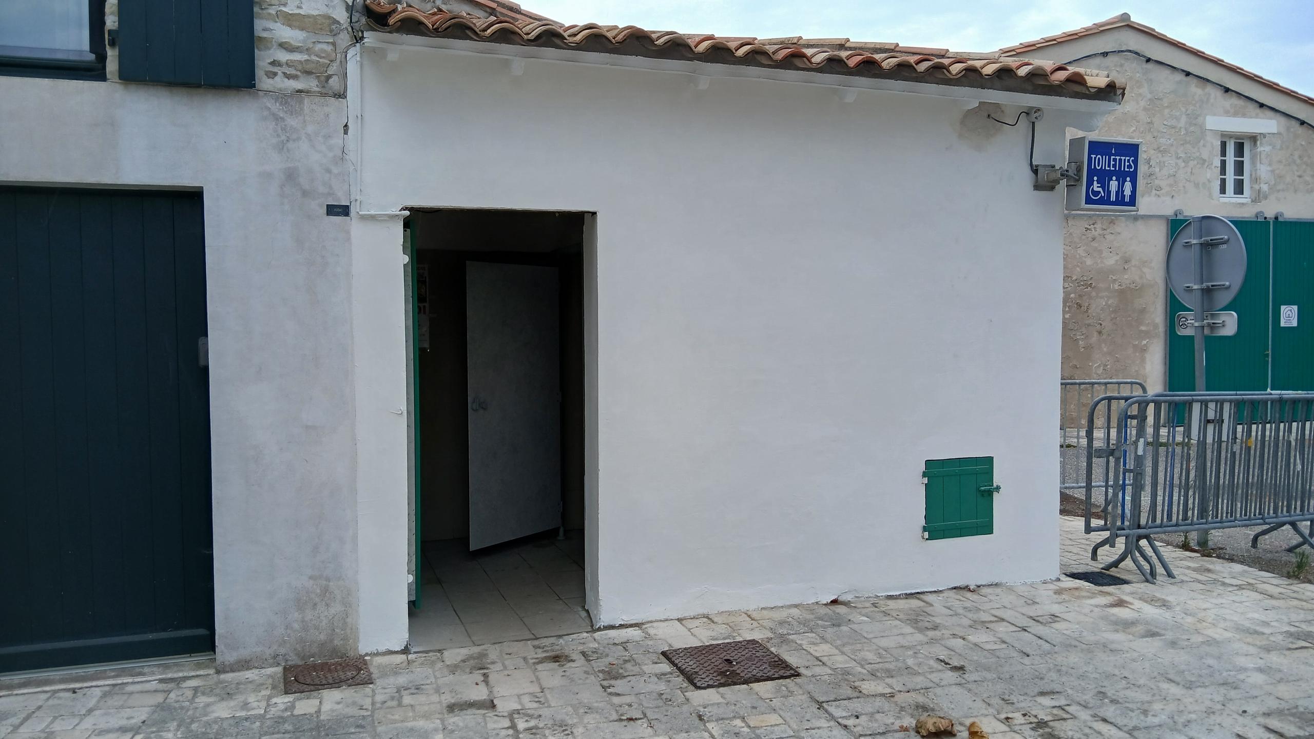 Toilettes publiques - Place Carnot