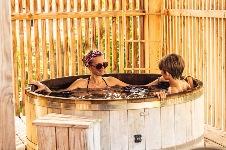 Les Lodges de la ViaRhôna : cabanes-spa avec bain nordique privatif