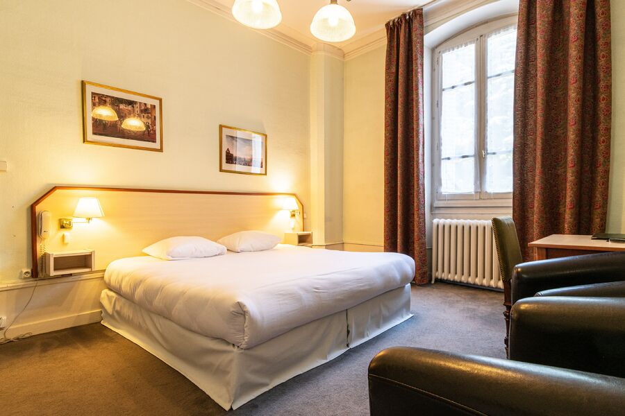 hotel-2etoiles-aixlesbains-rivieradesalpes-hoteldesbains-chambreconfort
