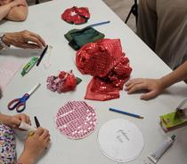 Les ateliers goûter à la Maison Ravier : pétales de papier_Morestel