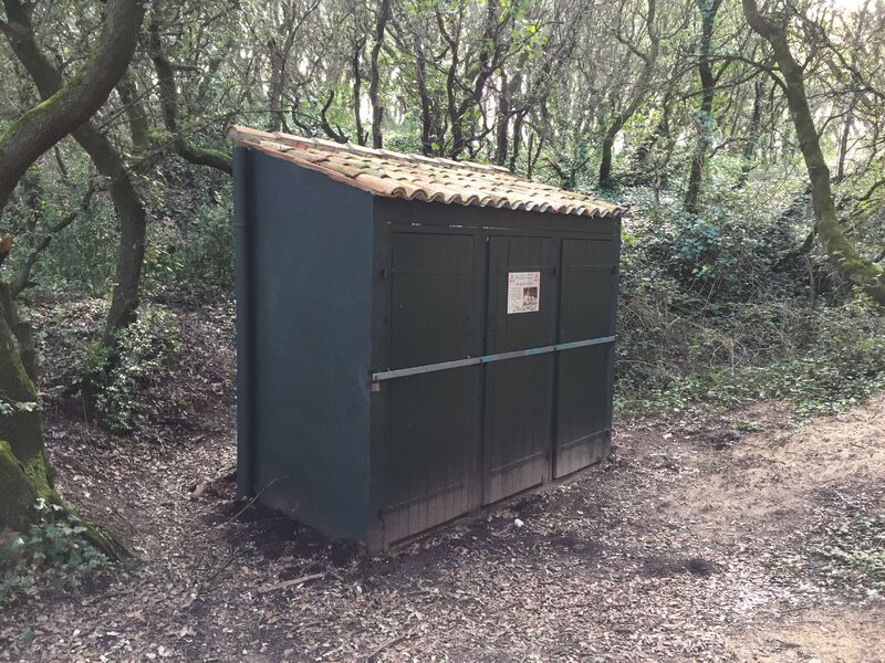 Toilettes sèches - Plage du Treuil