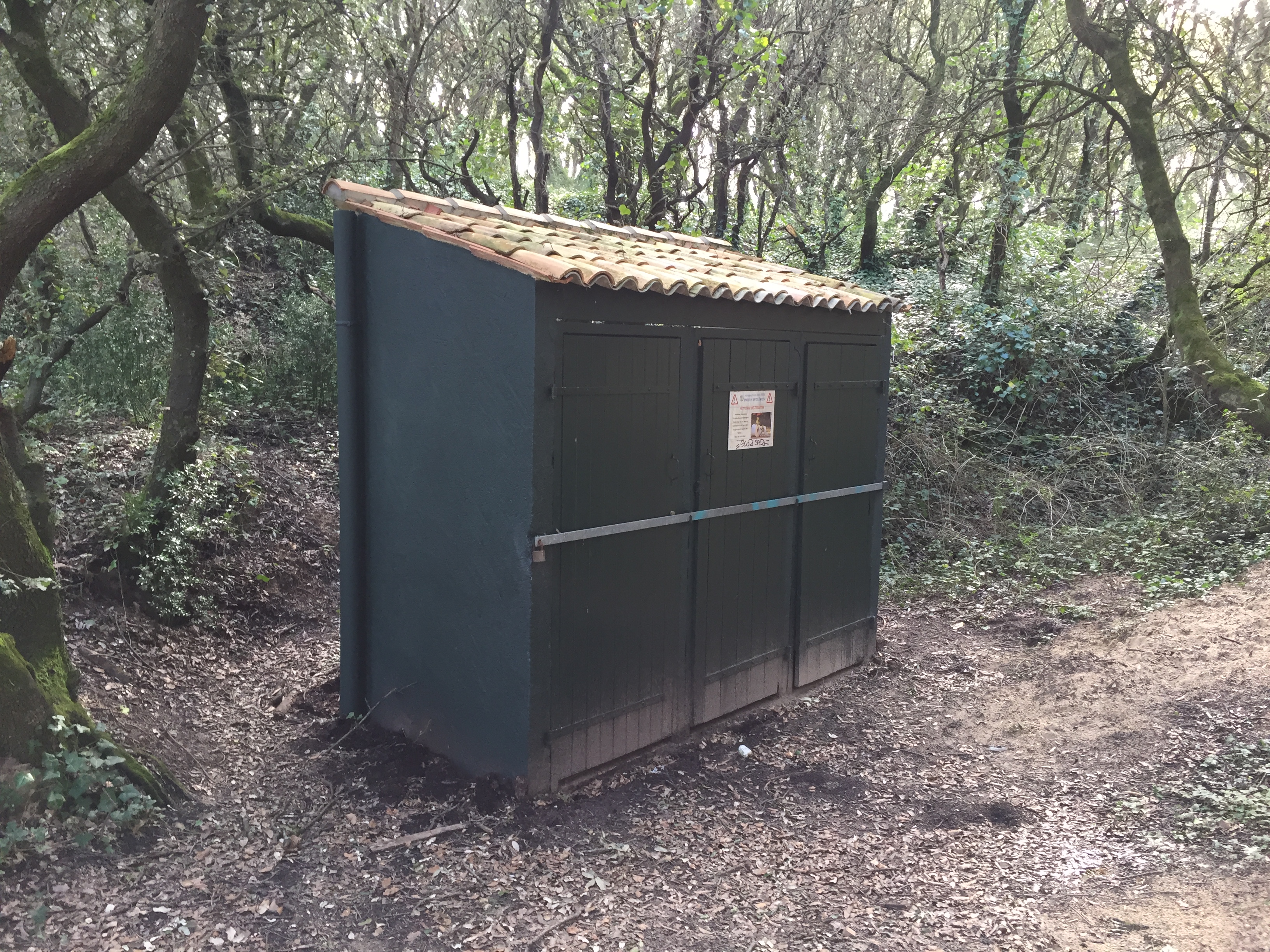 Toilettes sèches - Plage du Treuil