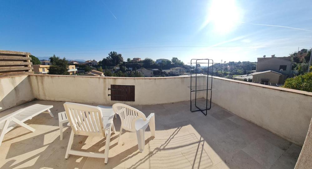 Gîte Le Clos du Noyer Renard-Terrasse et vue-La Gaude-Gîtes de France Alpes-Maritimes  
