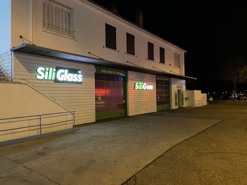 Siligom – GlassAuto – Location Rent a car