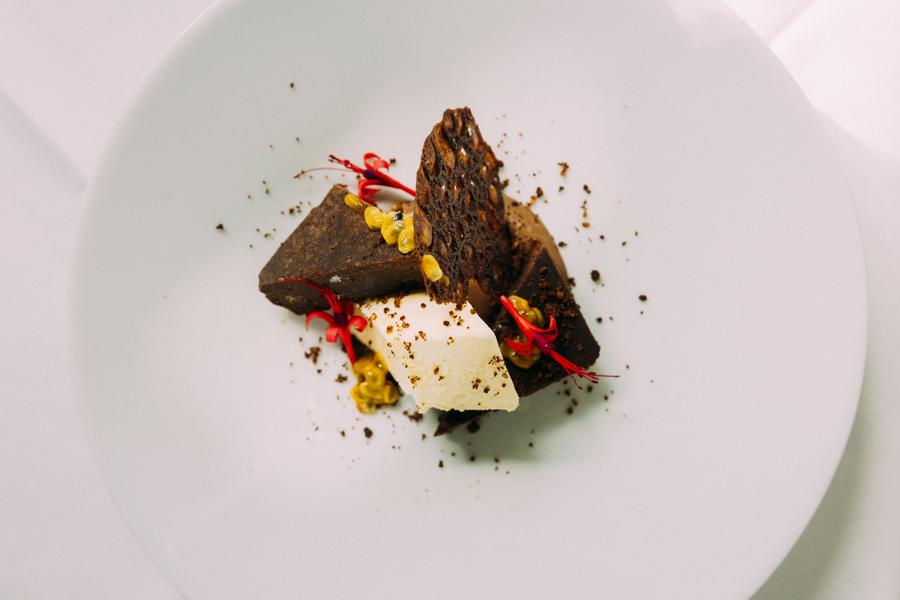 Un dessert dans une assiette