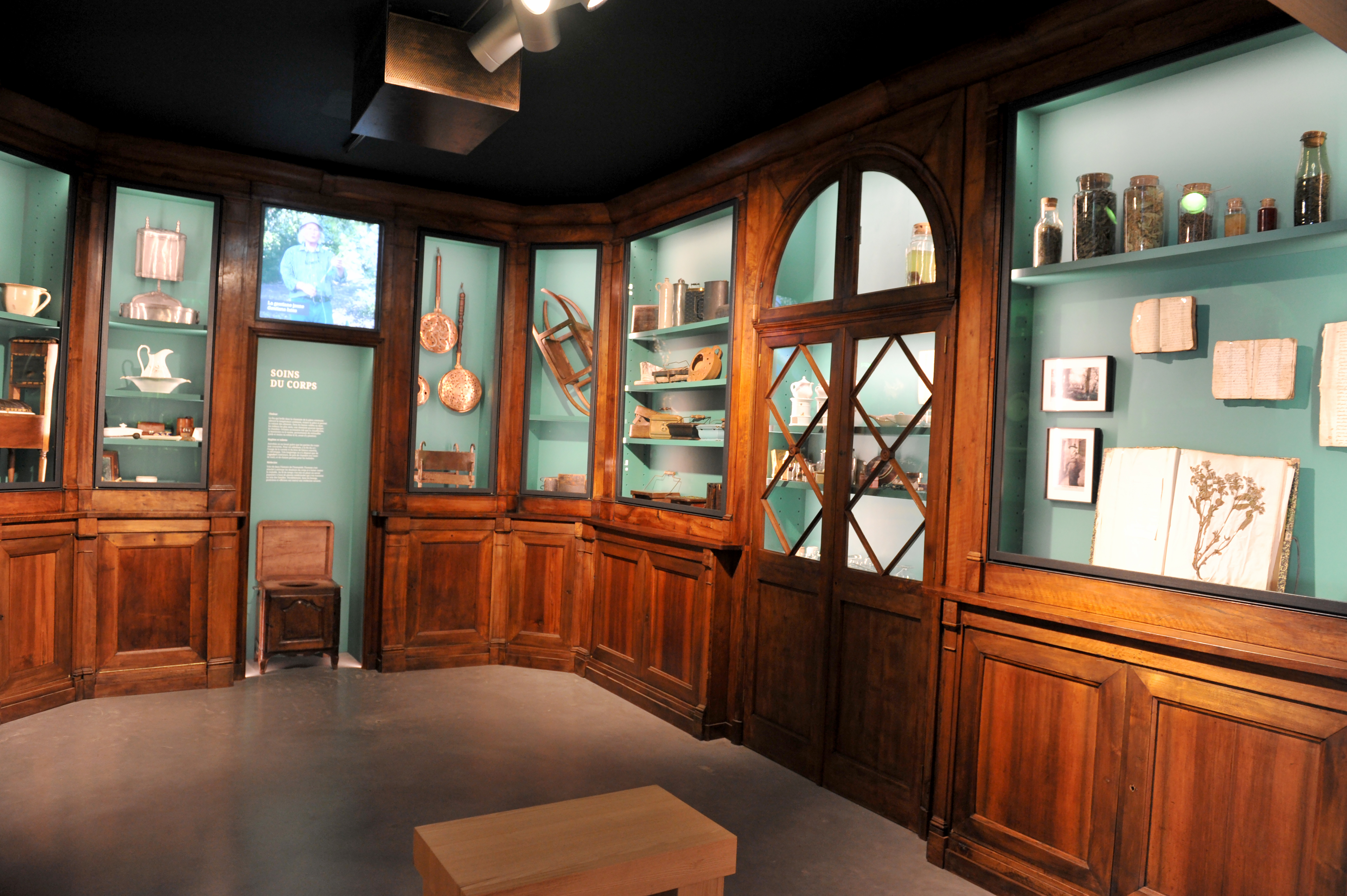 Maison Rouge - La petite pharmacopée familiale_Saint-Jean-du-Gard