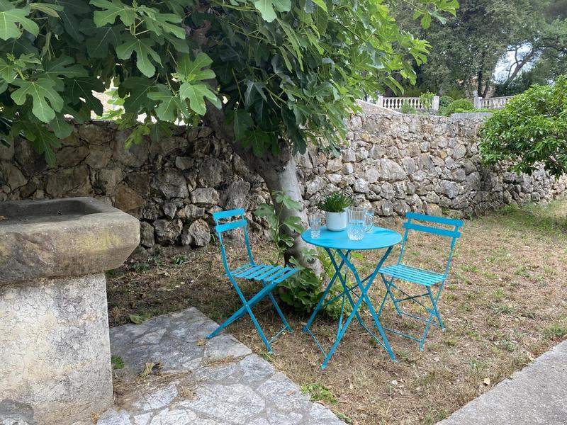 Villa reflets du sud- Coin fraicheur à l'ombre du figuier - Gîtes de France Alpes-Maritimes