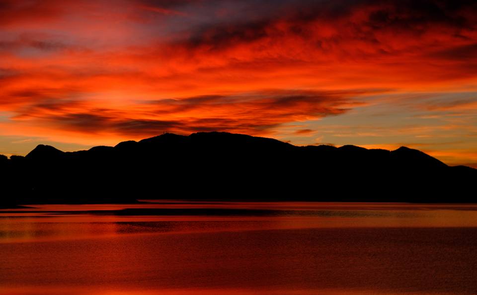 Coucher de soleil sur le lac de Serre-Ponçon