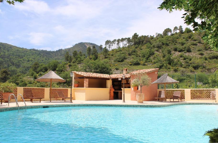 Gîte Le Brec d'Utelle-Piscine commune-Utelle-Gîtes de France des Alpes-Maritimes
