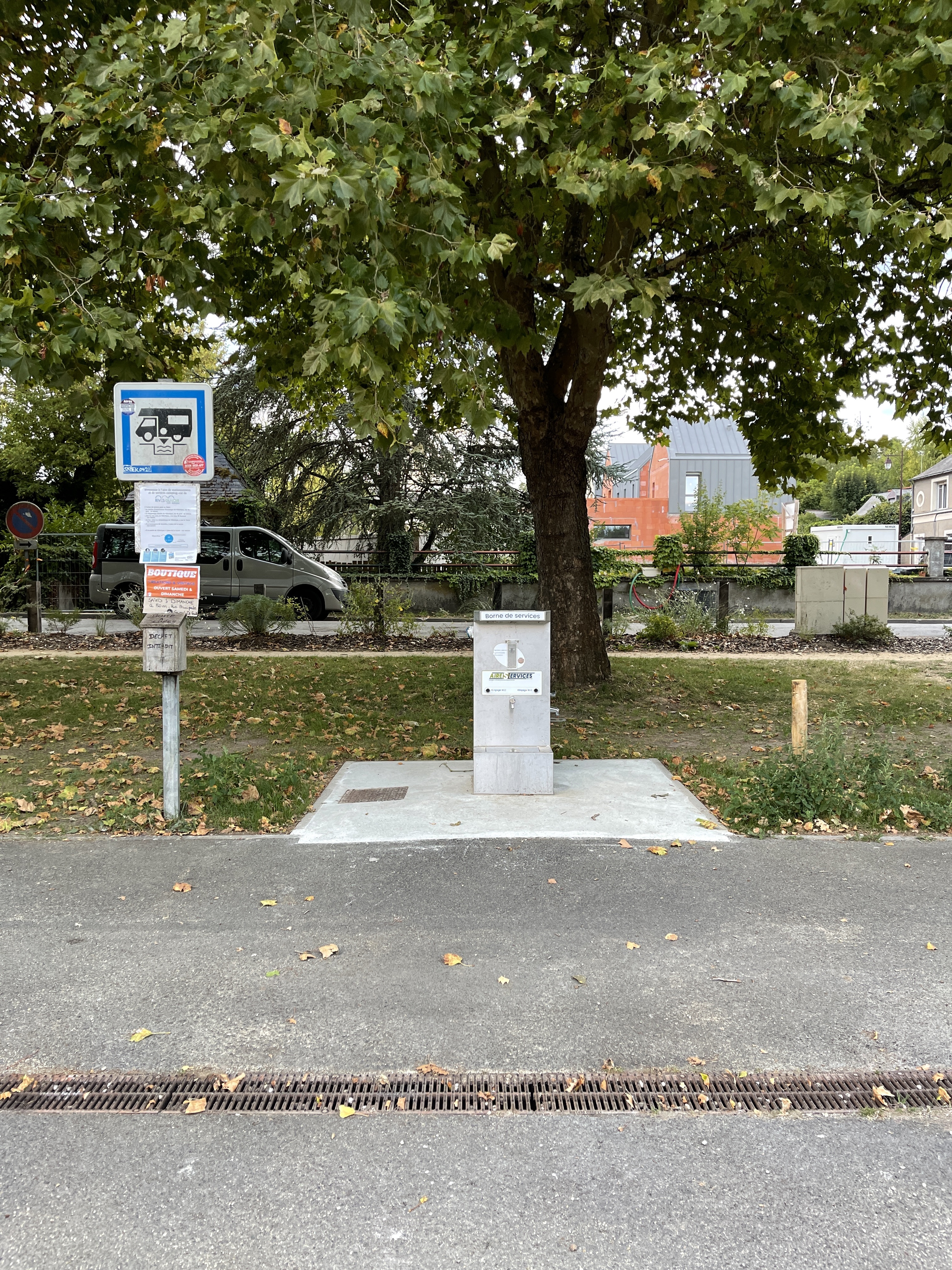 Aire d’accueil camping-car de Villevêque — photo 2