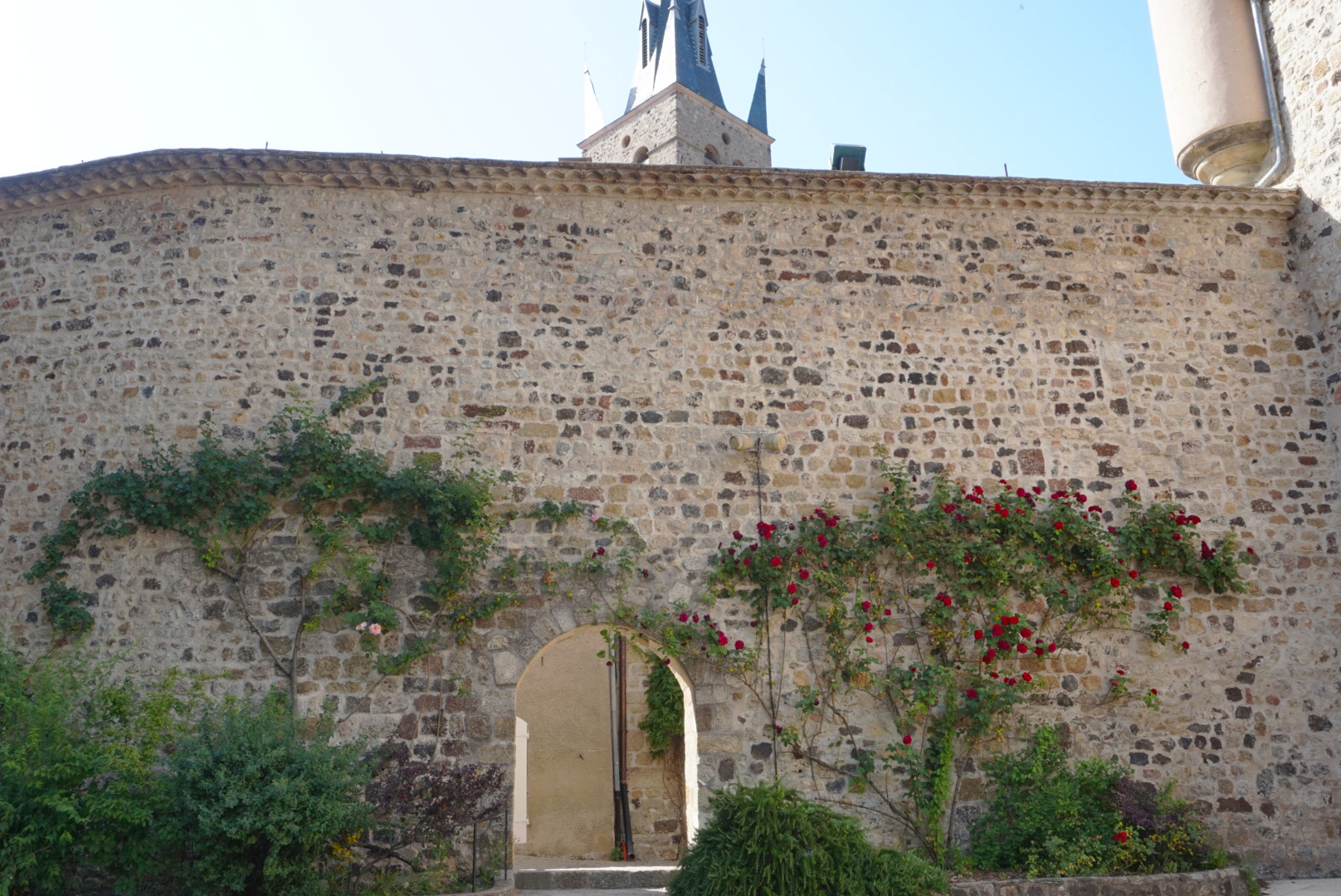 Thueyts - Cour intérieure du château de Blou ©Maëva-Lopez