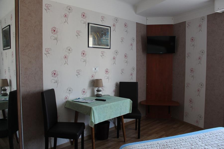 CH 19 - Chambre 2.JPG