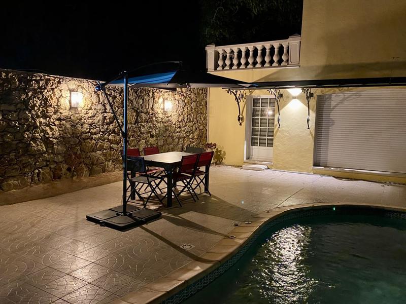 Villa reflets du sud- Coin repas nuit - Gîtes de France Alpes-Maritimes