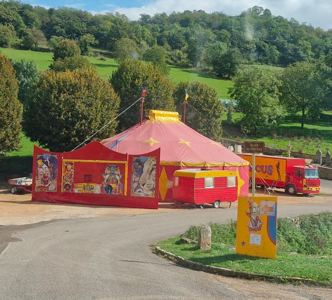 Cirque International Circus // Saint-Clément-de-Valorgue