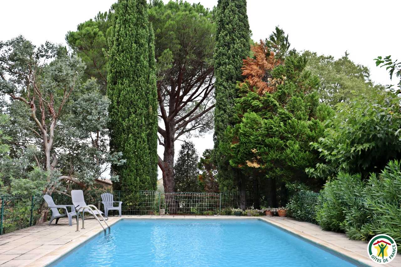 piscine à partager (11x5m, profondeur : 1m4 à 2m7)