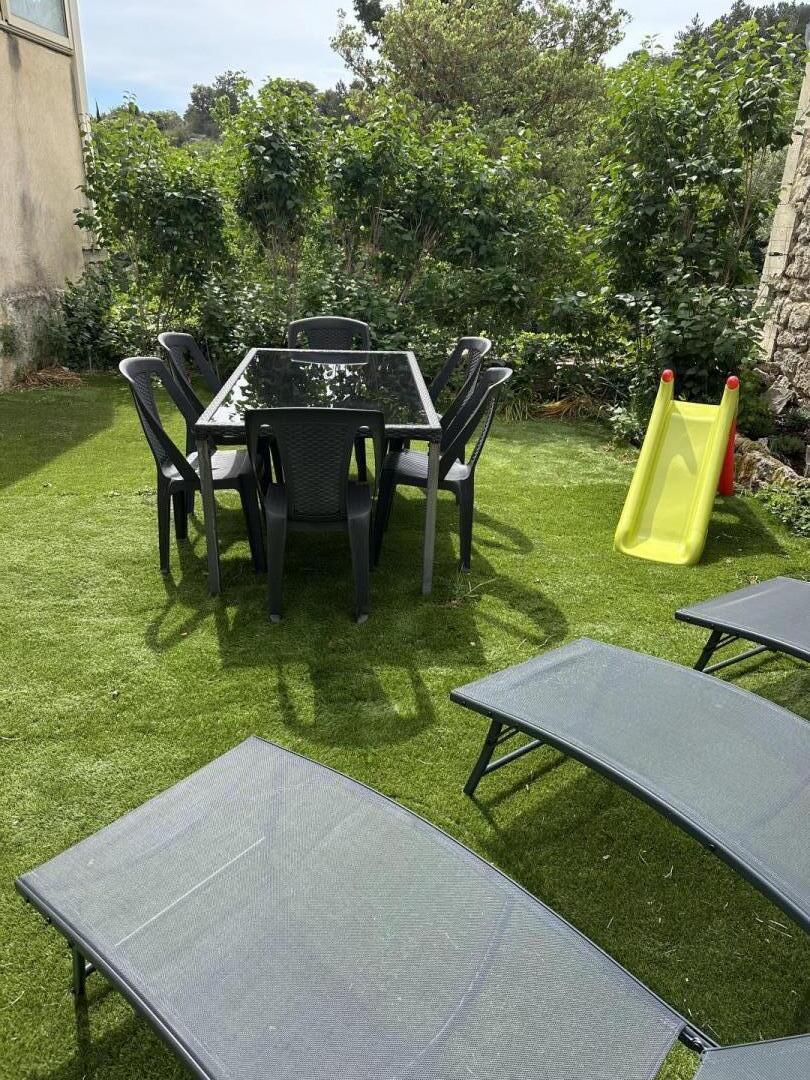 Jardin privatif à 40m du gîte avec plancha gaz