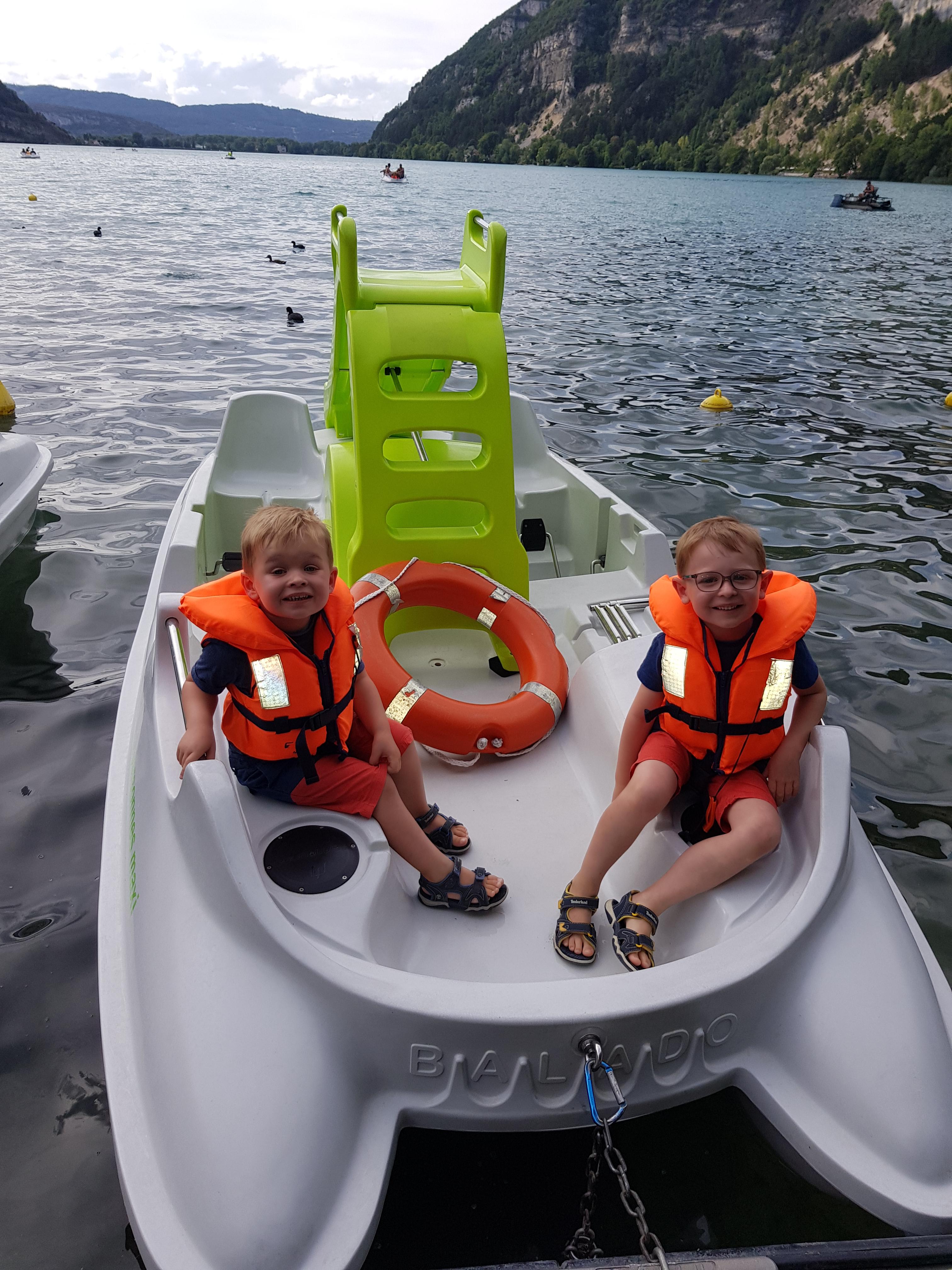 P�dalos sur le lac de Nantua